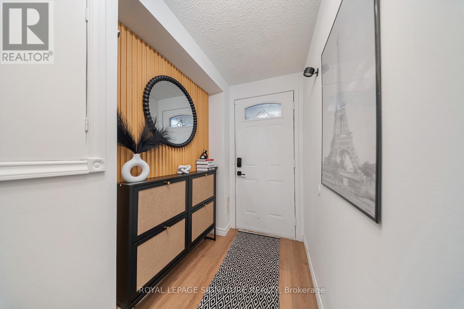 19 Spadina Road, Brampton, Ontario  L6X 4X6 - Photo 3 - W12548108