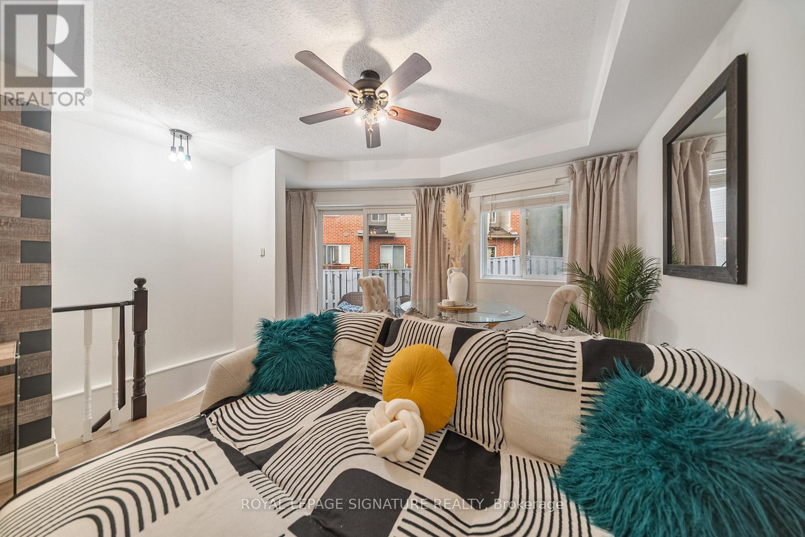 19 Spadina Road, Brampton, Ontario  L6X 4X6 - Photo 4 - W12548108