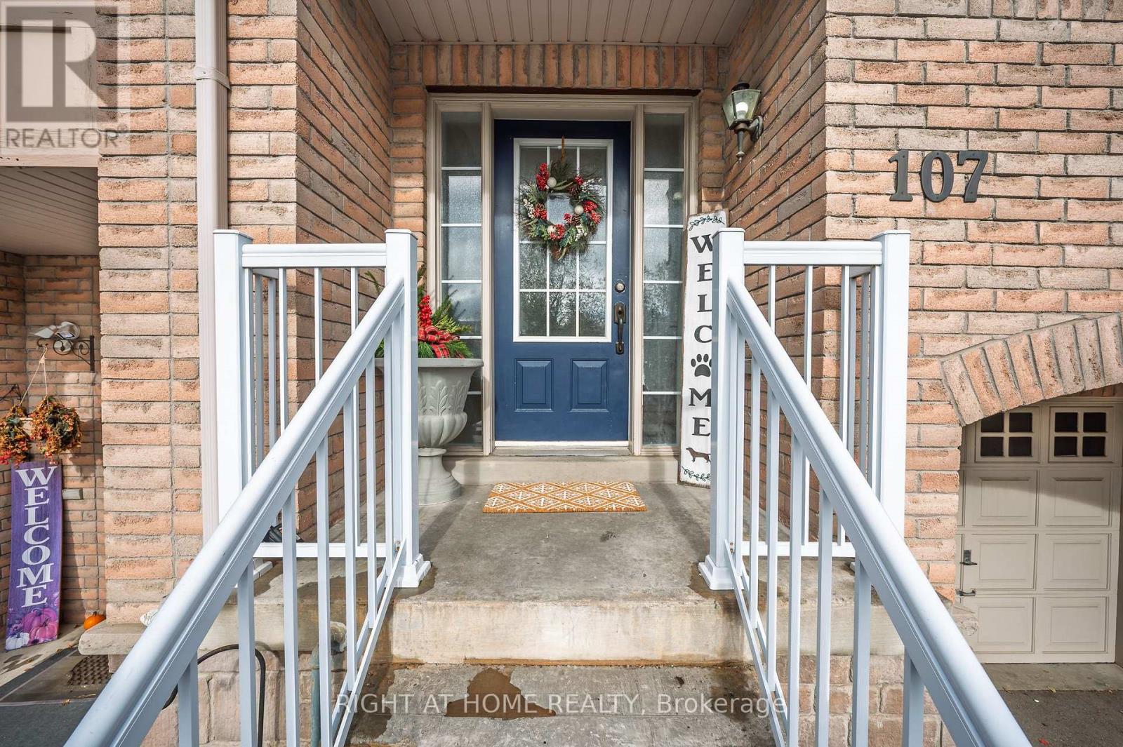 107 Bernard Avenue, Brampton, Ontario  L6Y 5S9 - Photo 2 - W12548114