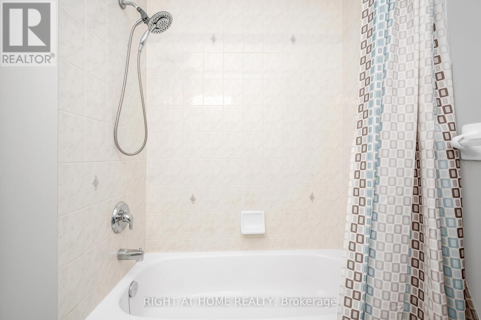 107 Bernard Avenue, Brampton, Ontario  L6Y 5S9 - Photo 23 - W12548114