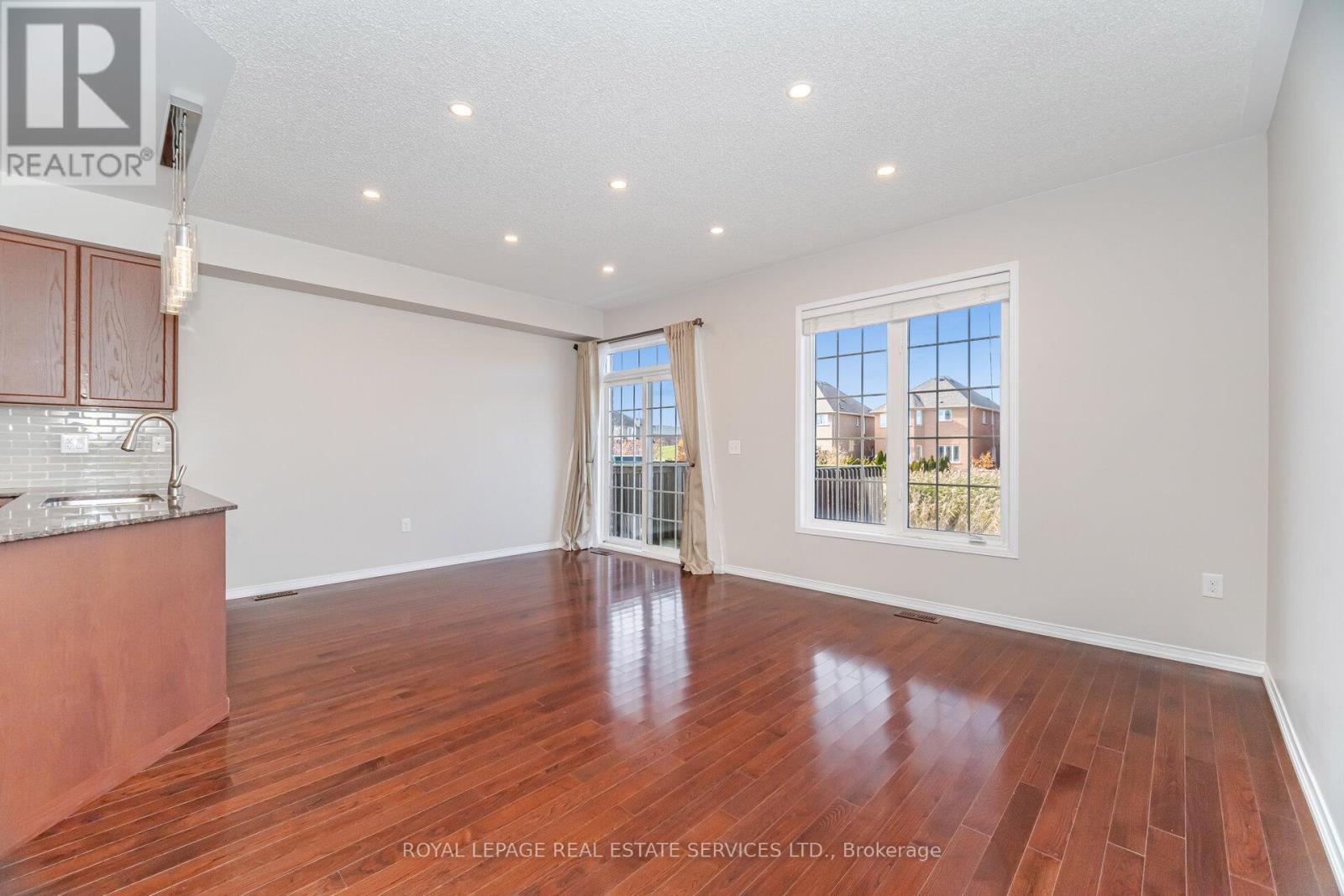 4 - 745 Farmstead Drive, Milton, Ontario  L9T 8B1 - Photo 15 - W12548126