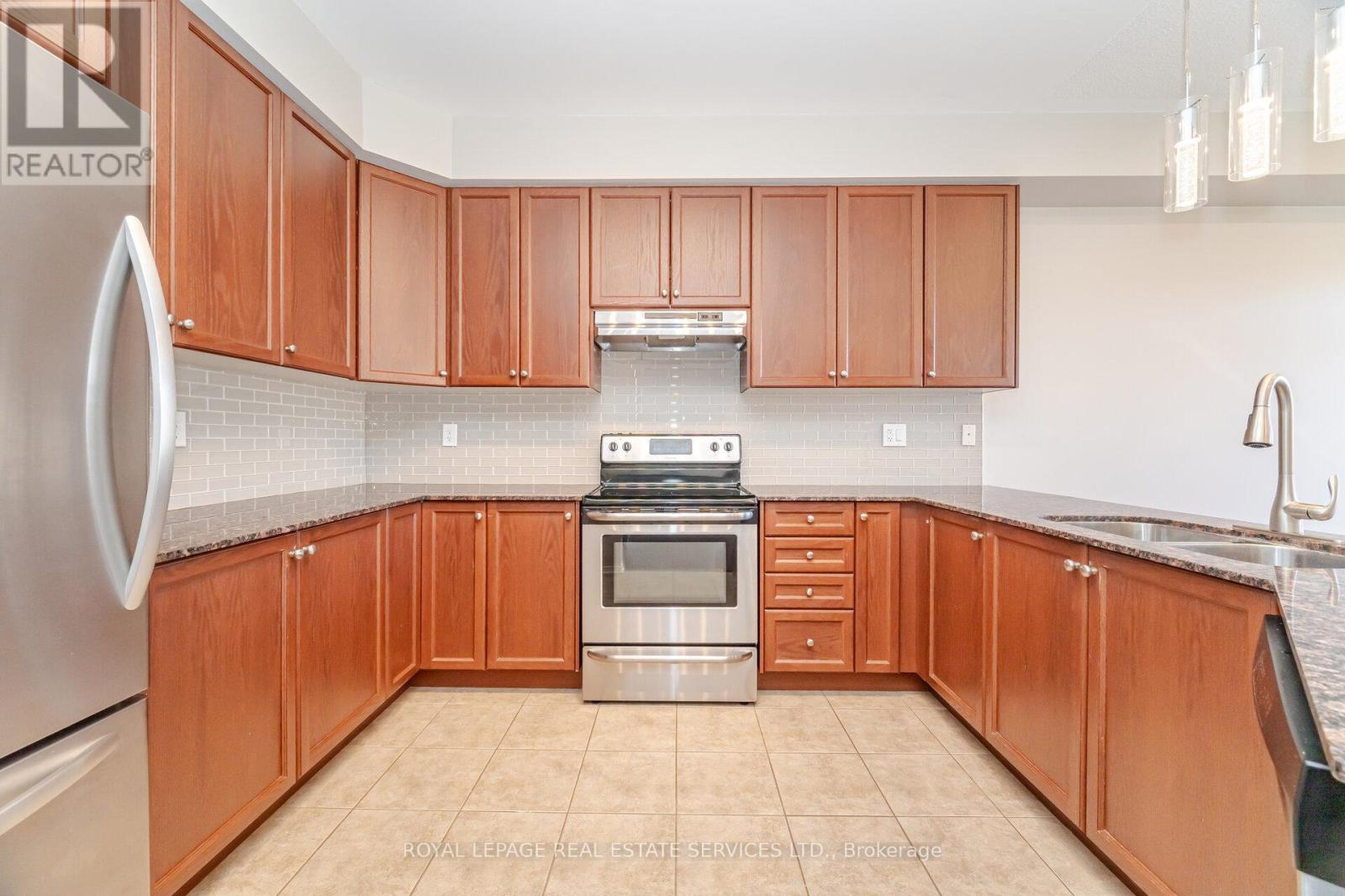 4 - 745 Farmstead Drive, Milton, Ontario  L9T 8B1 - Photo 7 - W12548126