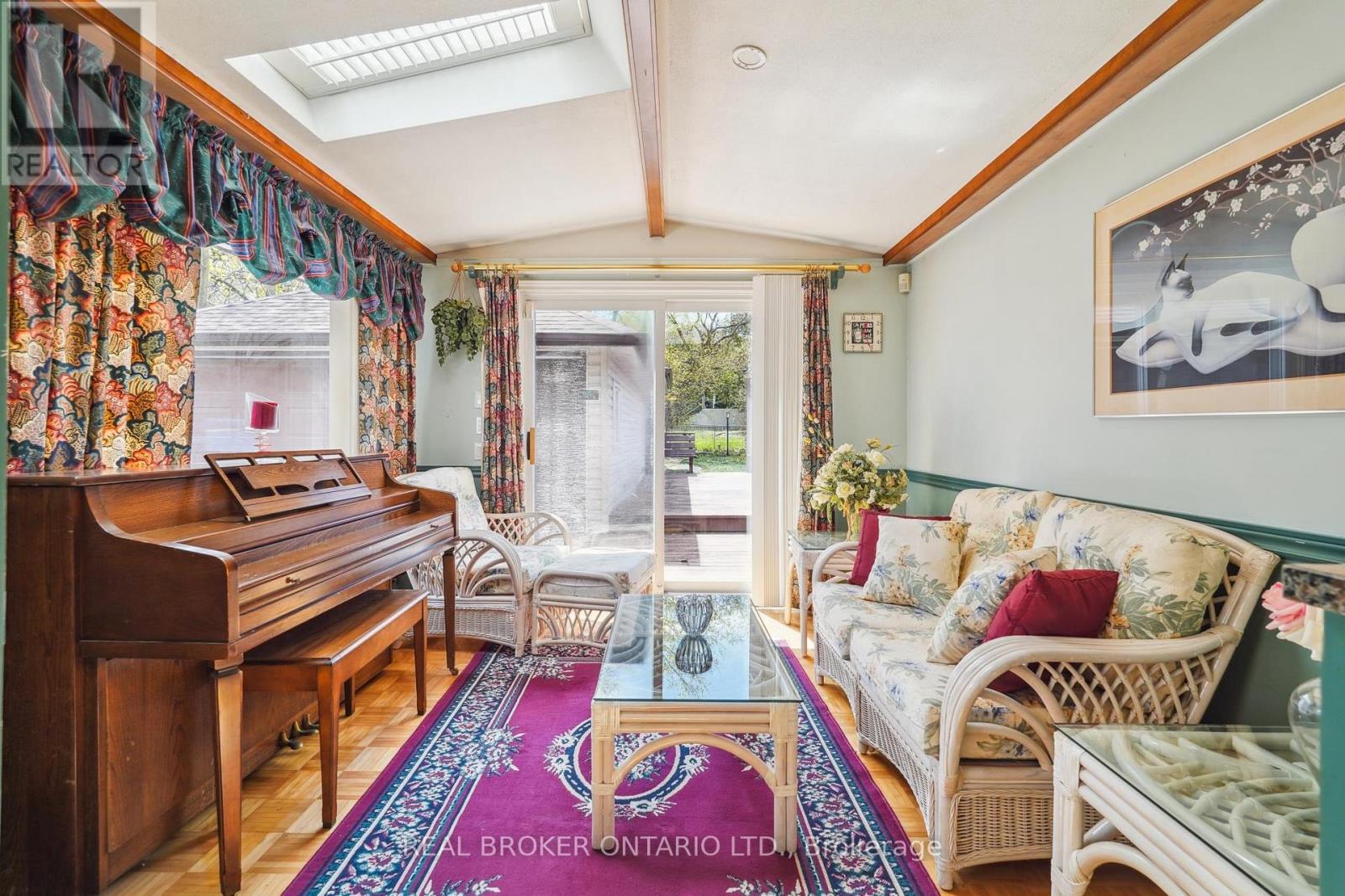 38 Riverview Heights, Toronto, Ontario  M9P 2N4 - Photo 11 - W12548130