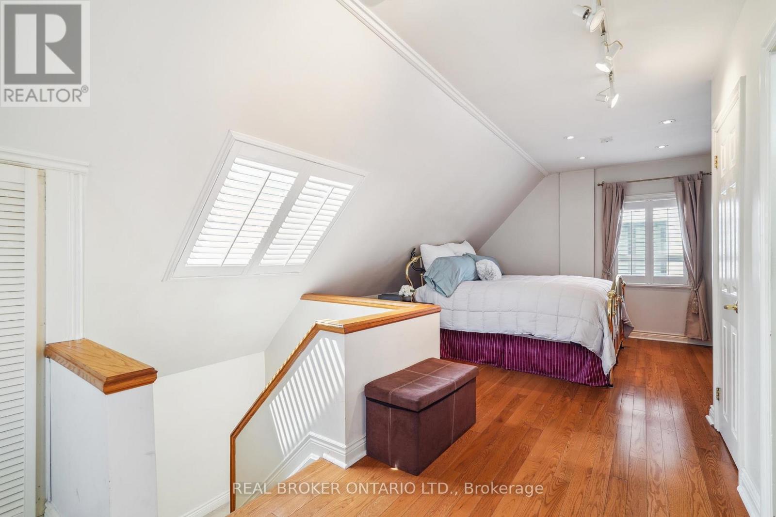 38 Riverview Heights, Toronto, Ontario  M9P 2N4 - Photo 13 - W12548130