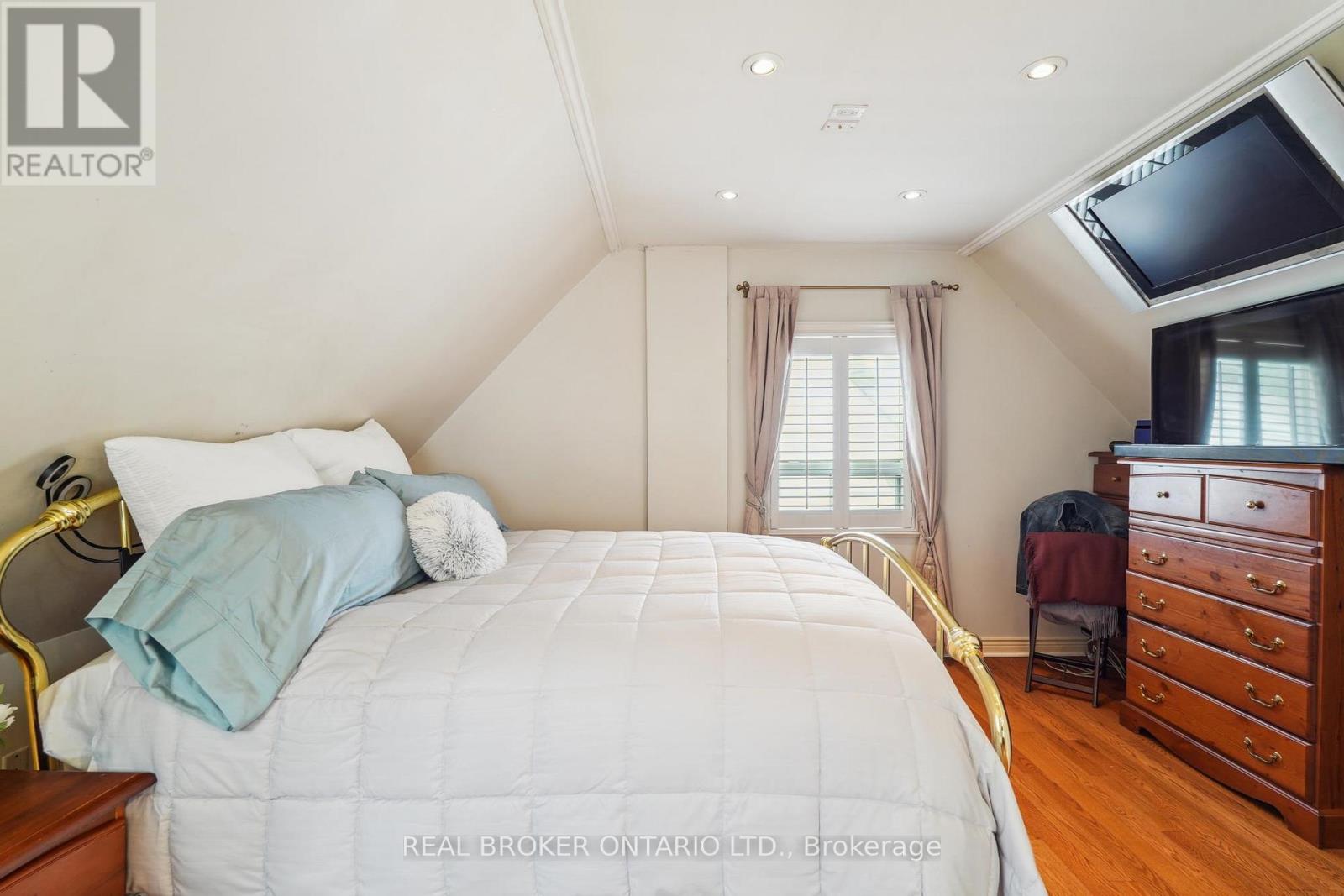 38 Riverview Heights, Toronto, Ontario  M9P 2N4 - Photo 14 - W12548130