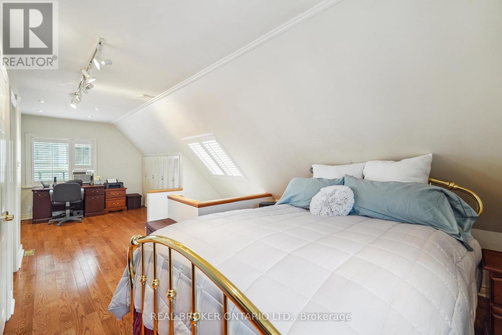 38 Riverview Heights, Toronto, Ontario  M9P 2N4 - Photo 15 - W12548130