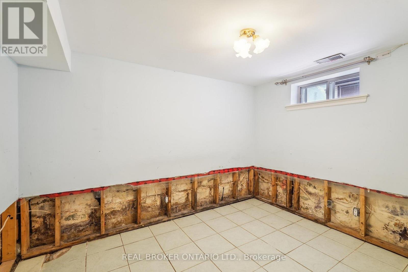 38 Riverview Heights, Toronto, Ontario  M9P 2N4 - Photo 20 - W12548130