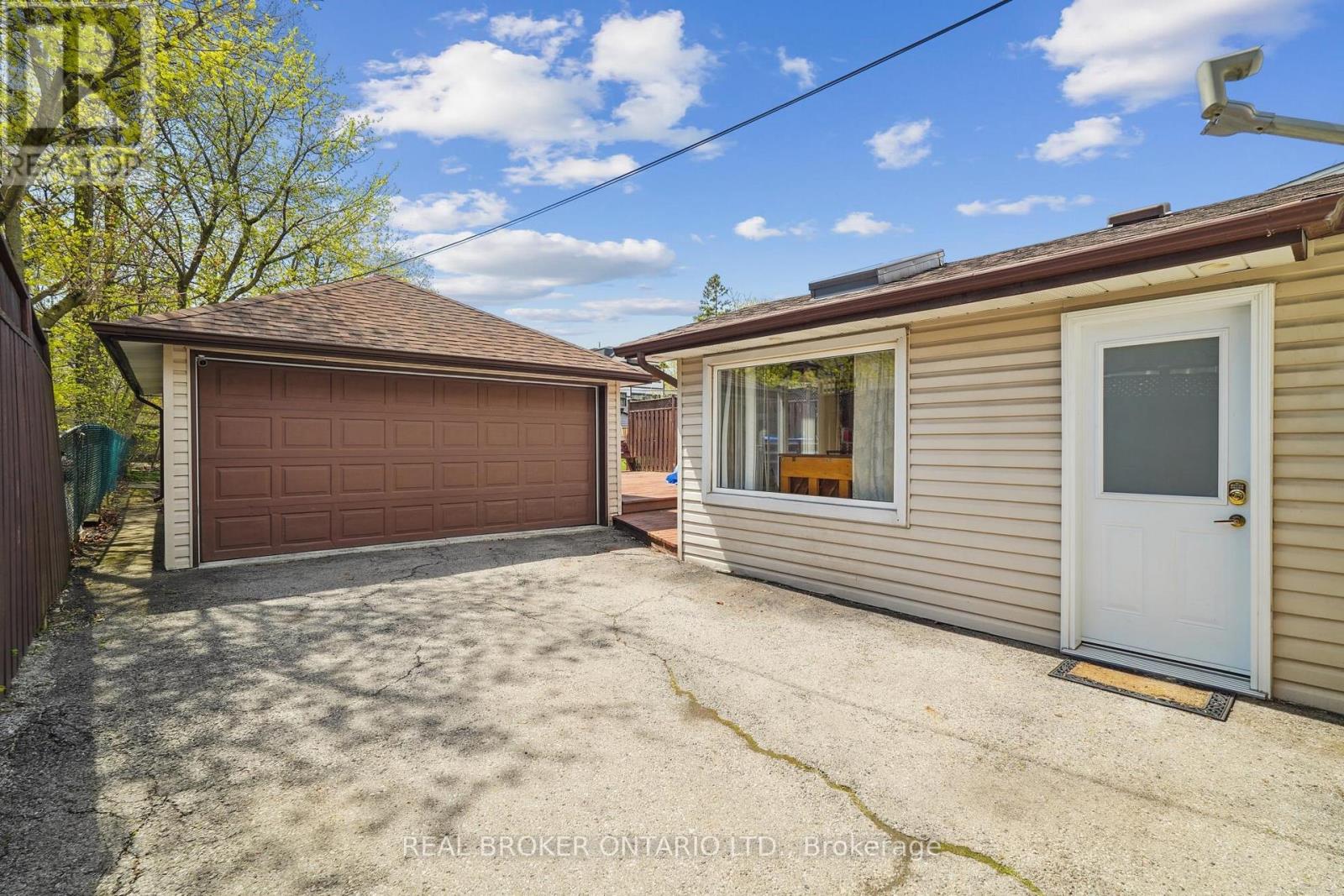 38 Riverview Heights, Toronto, Ontario  M9P 2N4 - Photo 23 - W12548130