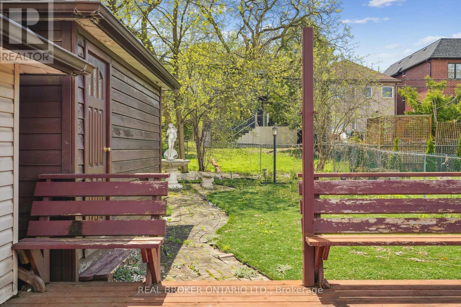 38 Riverview Heights, Toronto, Ontario  M9P 2N4 - Photo 25 - W12548130