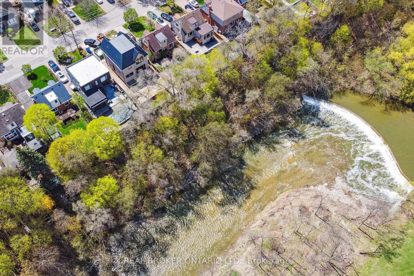 38 Riverview Heights, Toronto, Ontario  M9P 2N4 - Photo 31 - W12548130