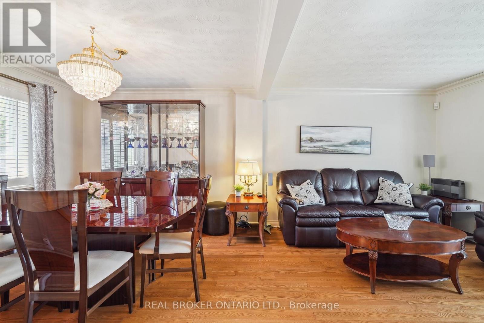 38 Riverview Heights, Toronto, Ontario  M9P 2N4 - Photo 7 - W12548130