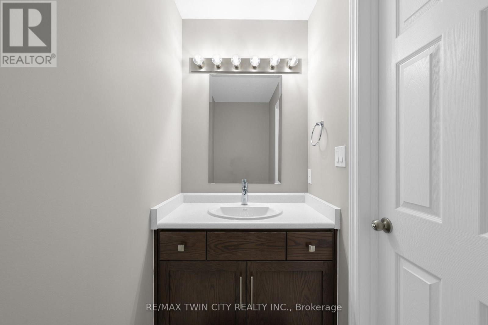 11 - 11 Lomond Lane, Kitchener, Ontario  N2R 0T6 - Photo 15 - X12548124