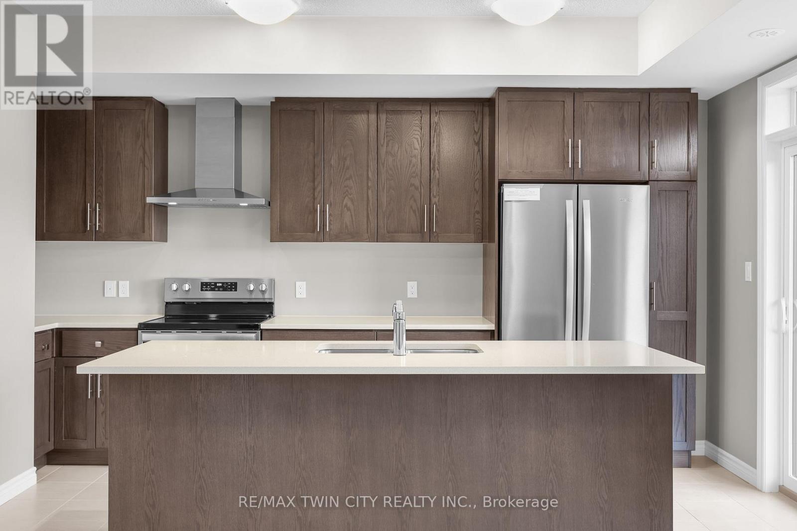 11 - 11 Lomond Lane, Kitchener, Ontario  N2R 0T6 - Photo 6 - X12548124