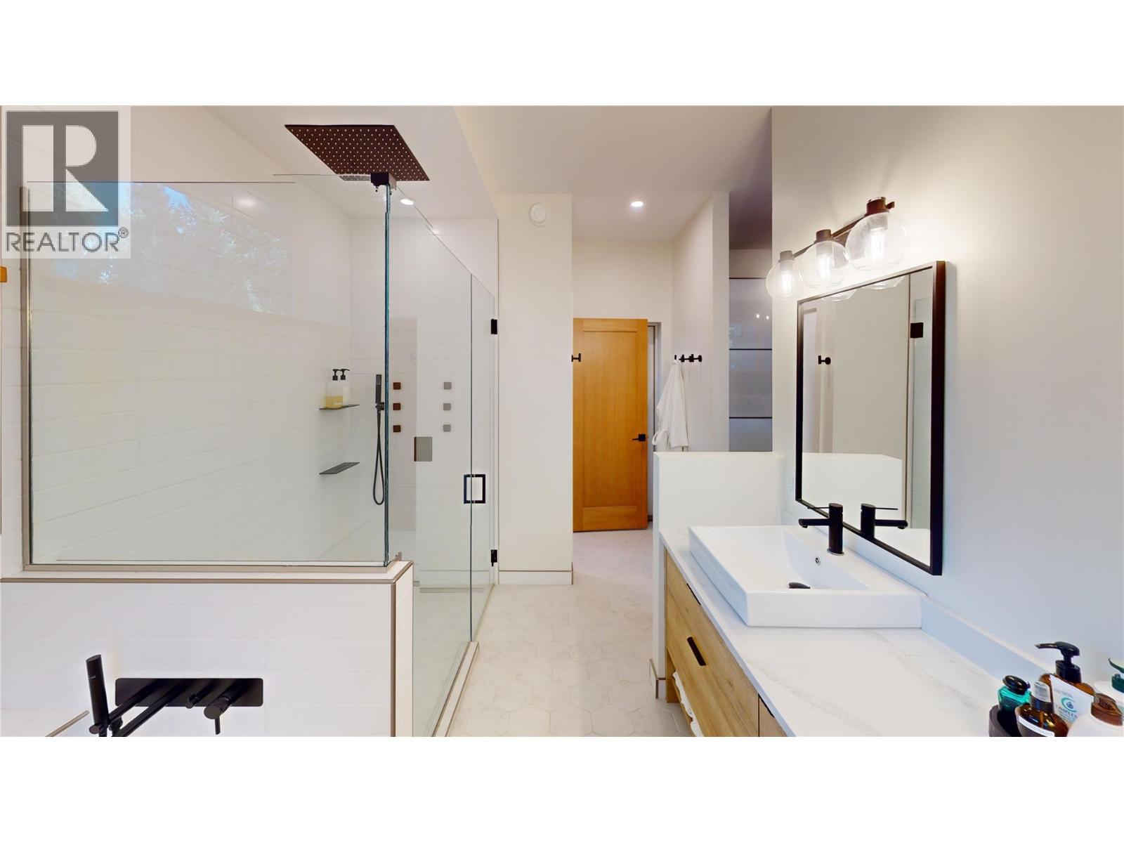 4881 Pedley Heights Court, Windermere, British Columbia  V0B 2L1 - Photo 25 - 10365006