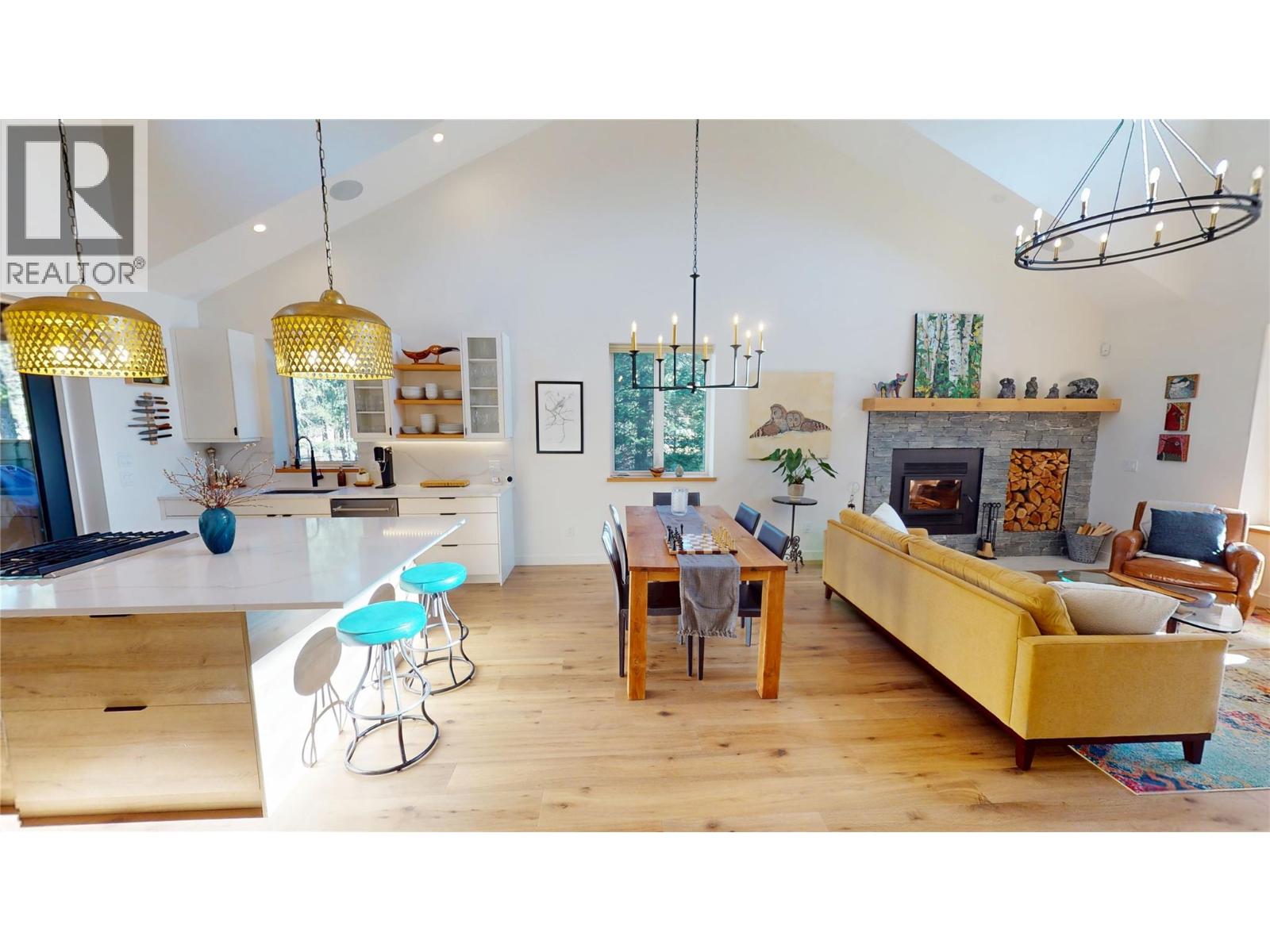 4881 Pedley Heights Court, Windermere, British Columbia  V0B 2L1 - Photo 7 - 10365006