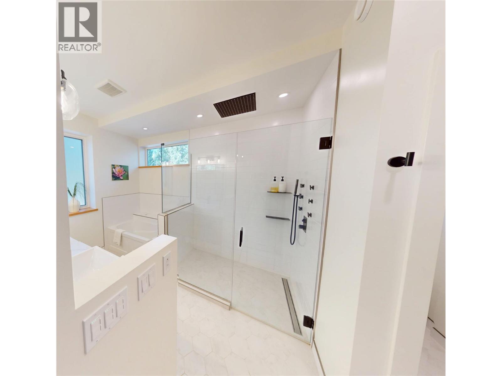 4881 Pedley Heights Court, Windermere, British Columbia  V0B 2L1 - Photo 22 - 10365006