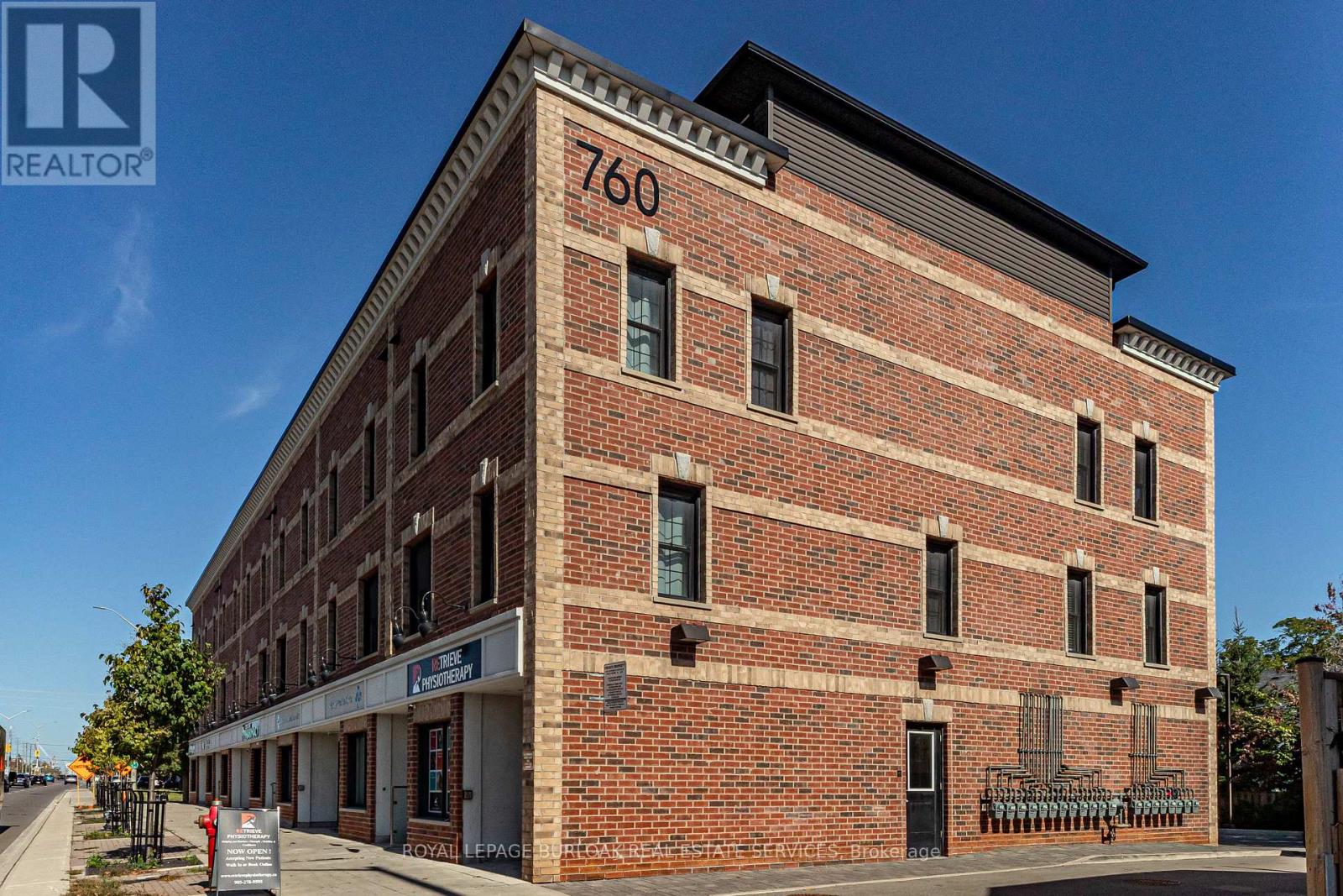 201 - 760 Lakeshore Road E, Mississauga, Ontario  L5E 1C7 - Photo 4 - W12547464