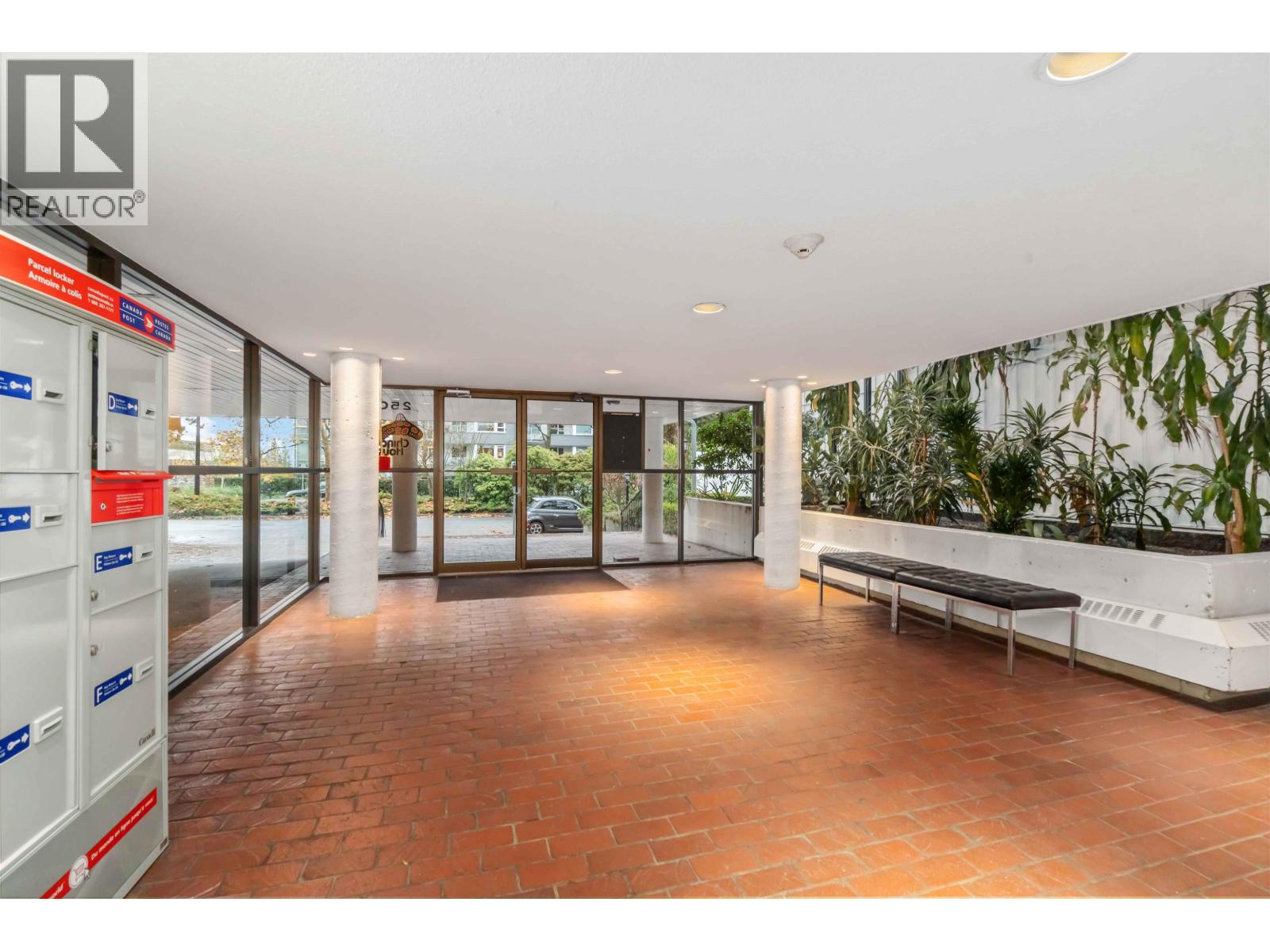 202 250 W 1st Street, North Vancouver, British Columbia  V7M 1B4 - Photo 2 - R3066993