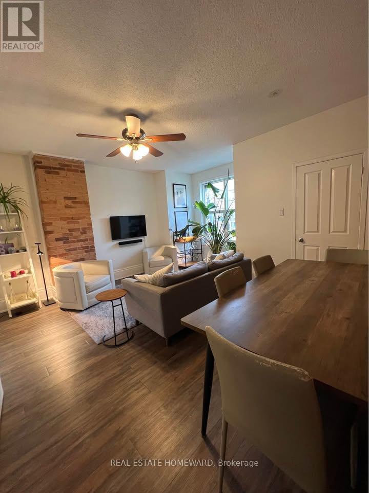 244 BATHURST STREET, Toronto, Ontario