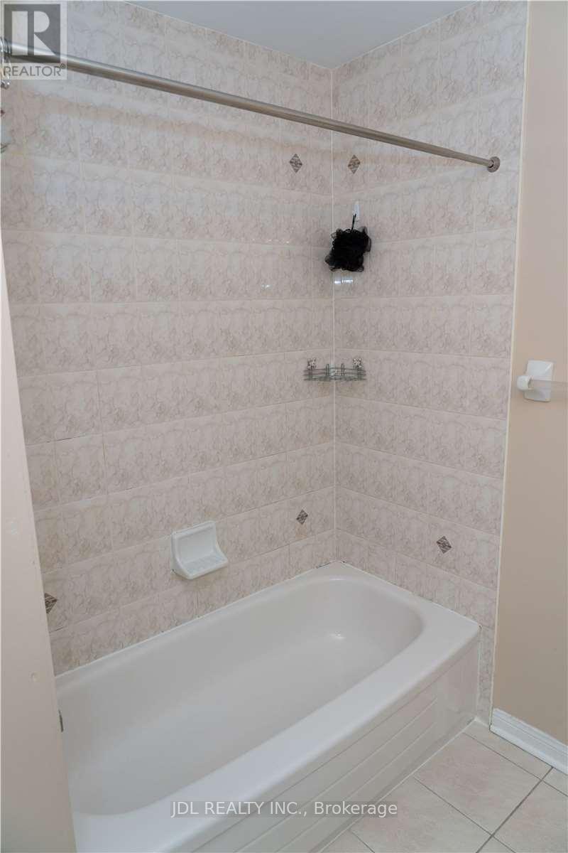 233a Rouge River Dr Drive, Toronto, Ontario  M1B 6H2 - Photo 3 - E12548138