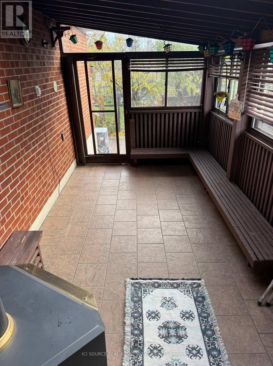 23 Alladin Avenue, Toronto, Ontario M6L 1S4 - Photo 14 - W12544014