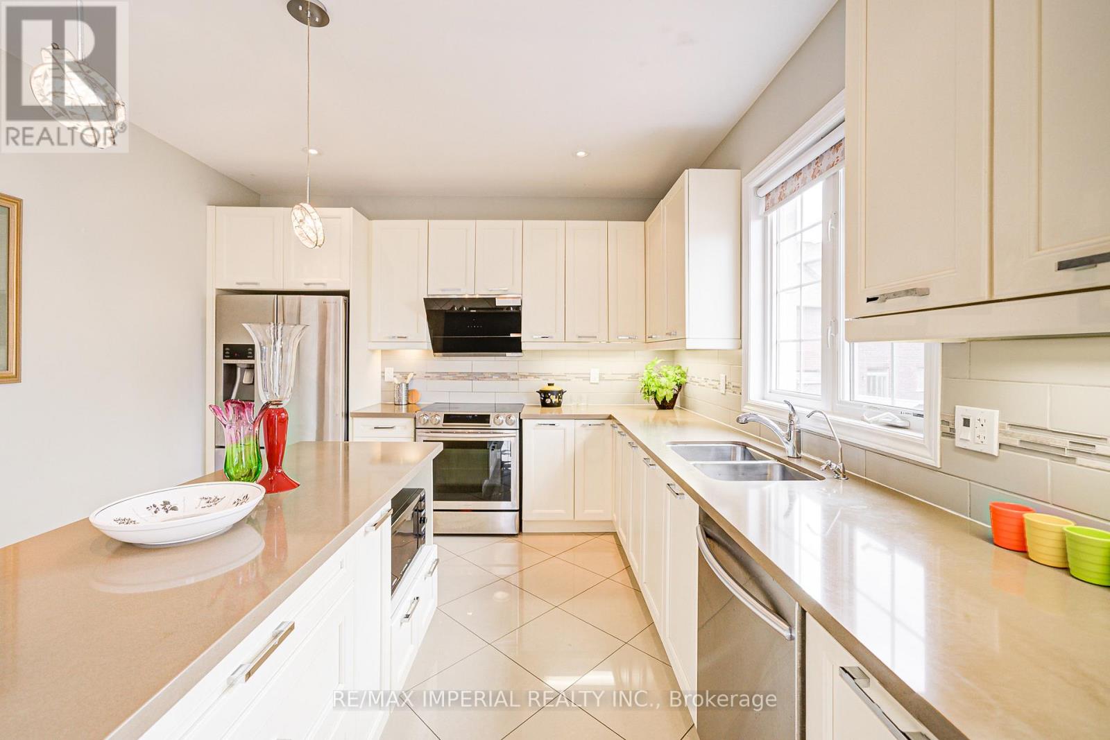 982 Wilbur Pipher Circle, Newmarket, Ontario  L3X 0B8 - Photo 18 - N12548232