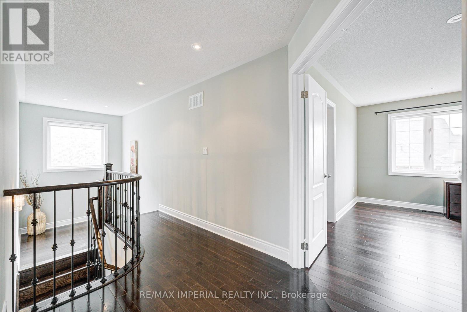 982 Wilbur Pipher Circle, Newmarket, Ontario  L3X 0B8 - Photo 24 - N12548232