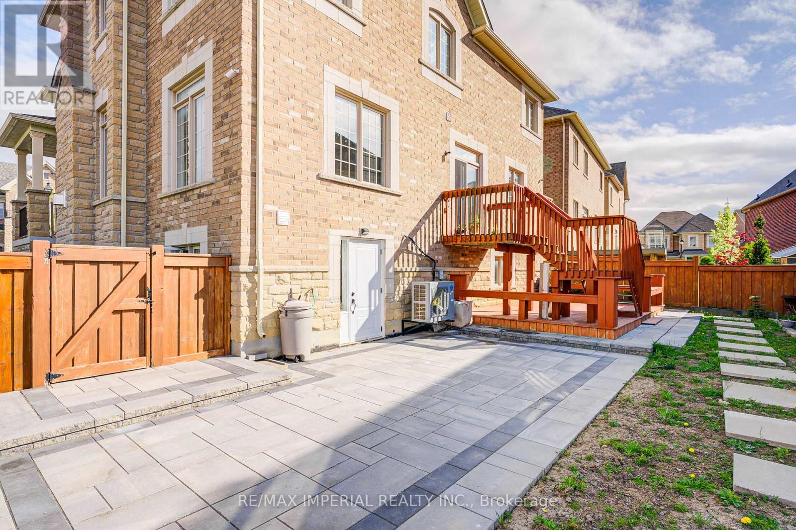 982 Wilbur Pipher Circle, Newmarket, Ontario  L3X 0B8 - Photo 49 - N12548232