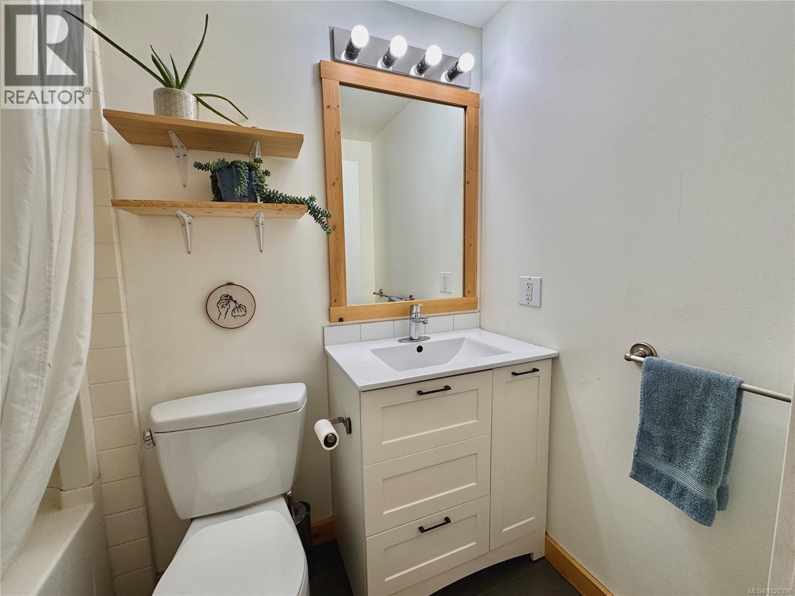 203 250 Hemlock St, Ucluelet, British Columbia V0R 3A0 - Photo 16 - 1020398