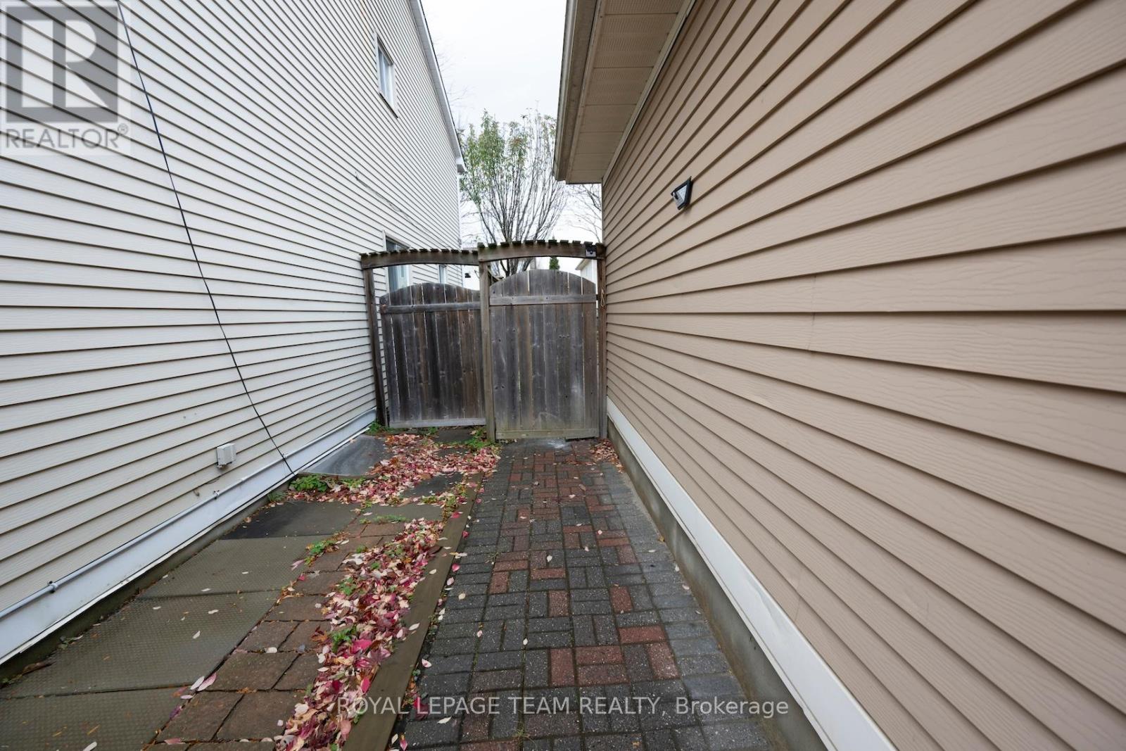 B-27 Rockcress Gardens, Ottawa, Ontario  K2G 5A6 - Photo 2 - X12548272