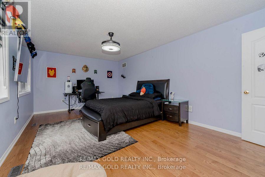 28 Crocker Drive, Brampton, Ontario  L6P 1M8 - Photo 21 - W12548152
