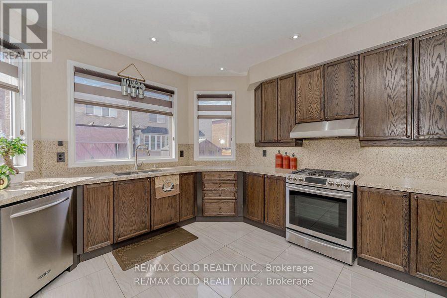 28 Crocker Drive, Brampton, Ontario  L6P 1M8 - Photo 27 - W12548152