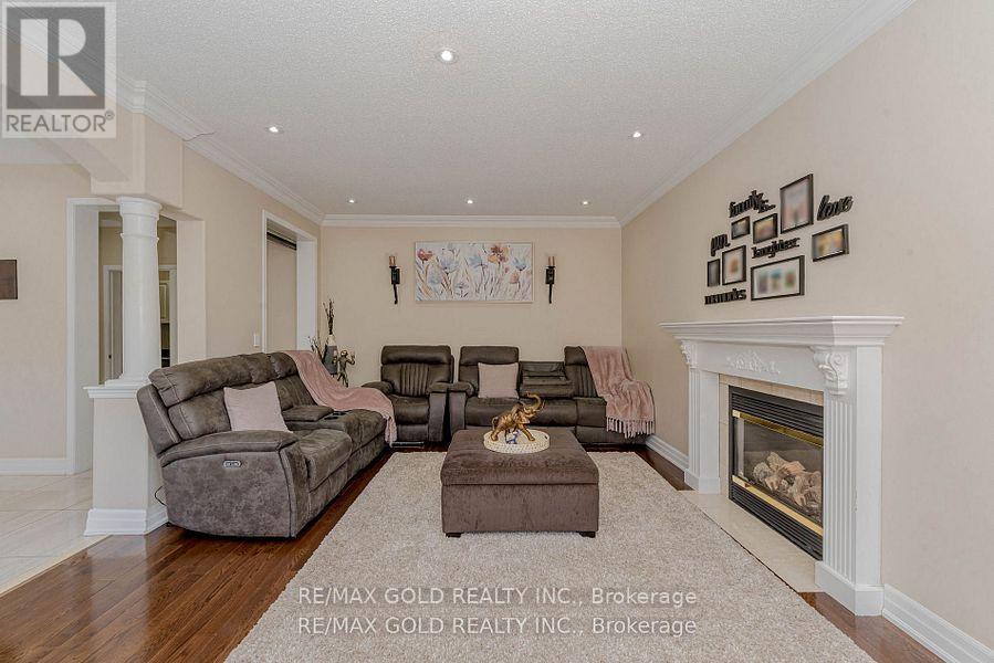 28 Crocker Drive, Brampton, Ontario  L6P 1M8 - Photo 30 - W12548152