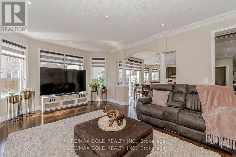 28 Crocker Drive, Brampton, Ontario  L6P 1M8 - Photo 32 - W12548152