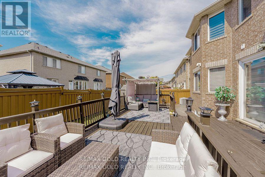 28 Crocker Drive, Brampton, Ontario  L6P 1M8 - Photo 7 - W12548152