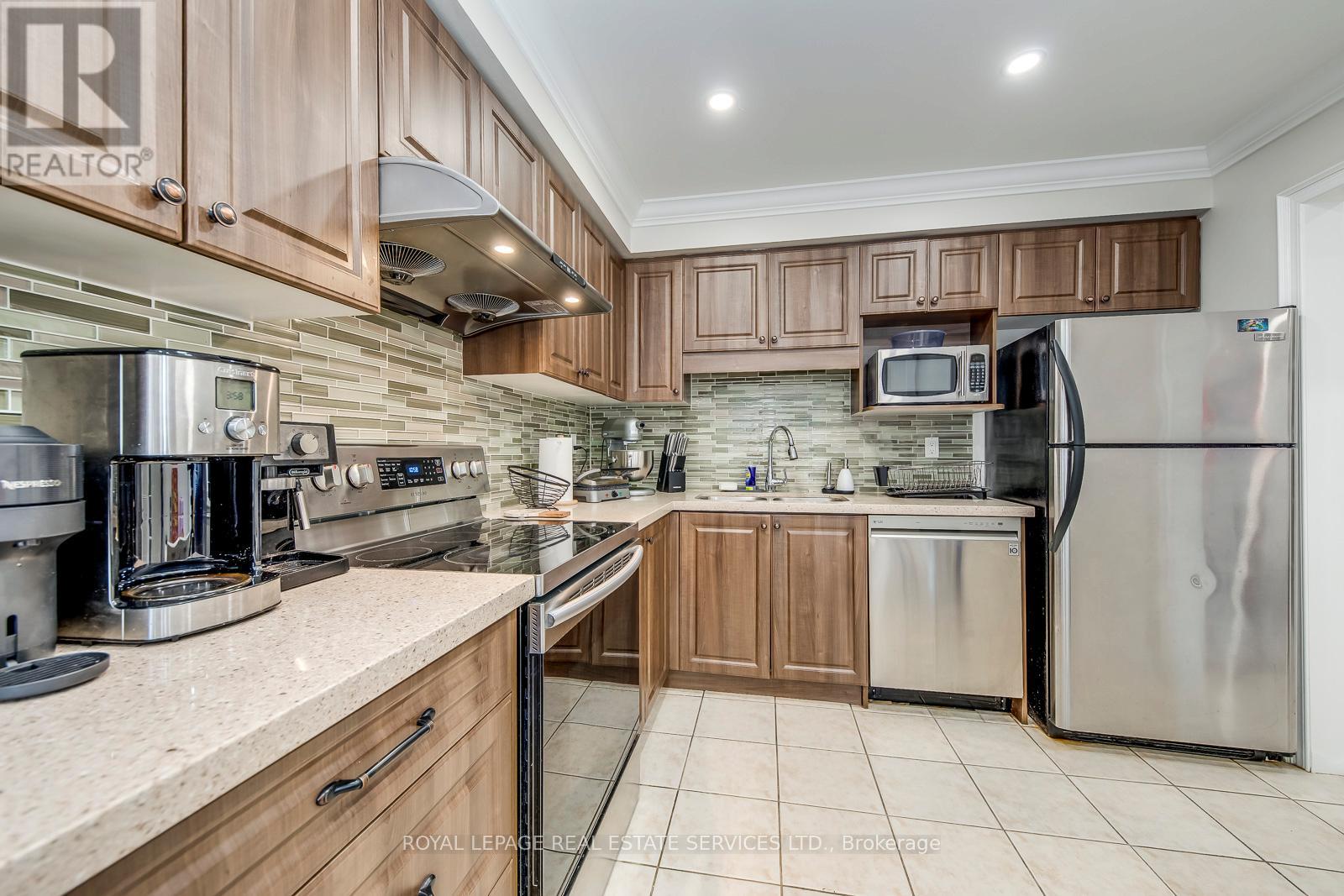 2264 Dale Ridge Drive, Oakville, Ontario  L6M 3L5 - Photo 10 - W12548154