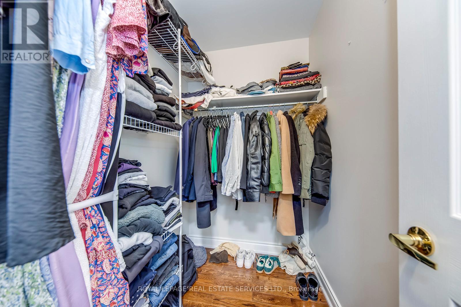 2264 Dale Ridge Drive, Oakville, Ontario  L6M 3L5 - Photo 14 - W12548154