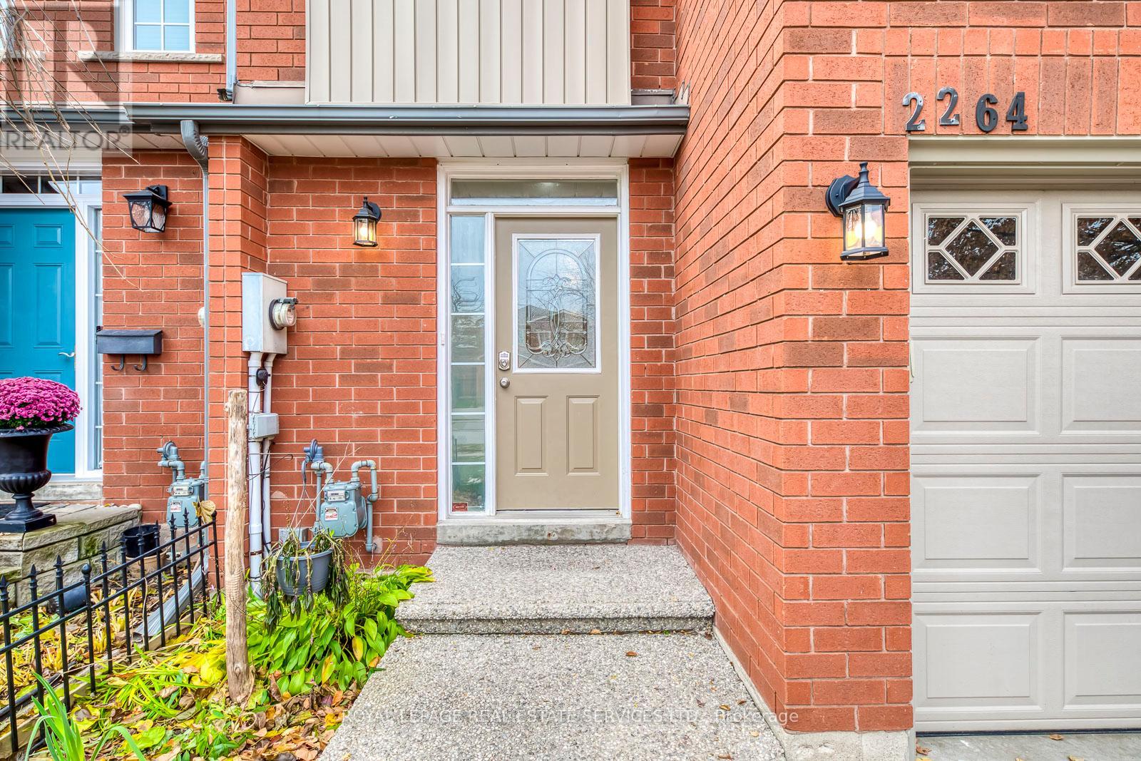 2264 Dale Ridge Drive, Oakville, Ontario  L6M 3L5 - Photo 2 - W12548154