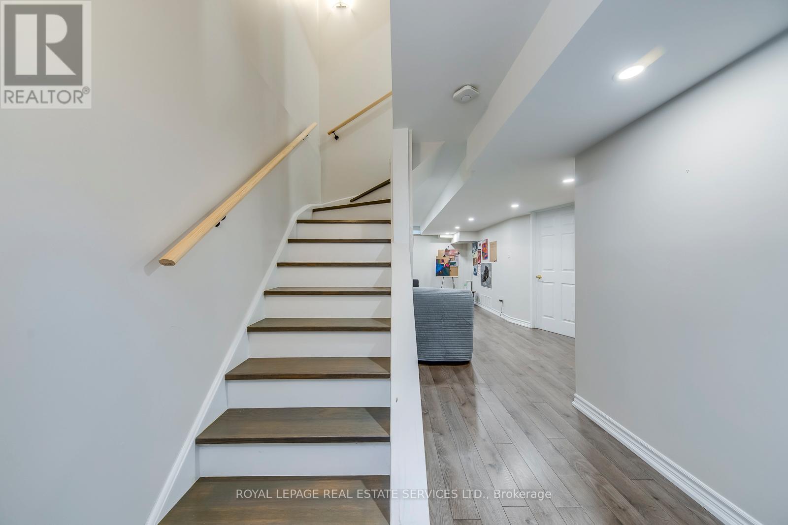 2264 Dale Ridge Drive, Oakville, Ontario  L6M 3L5 - Photo 20 - W12548154