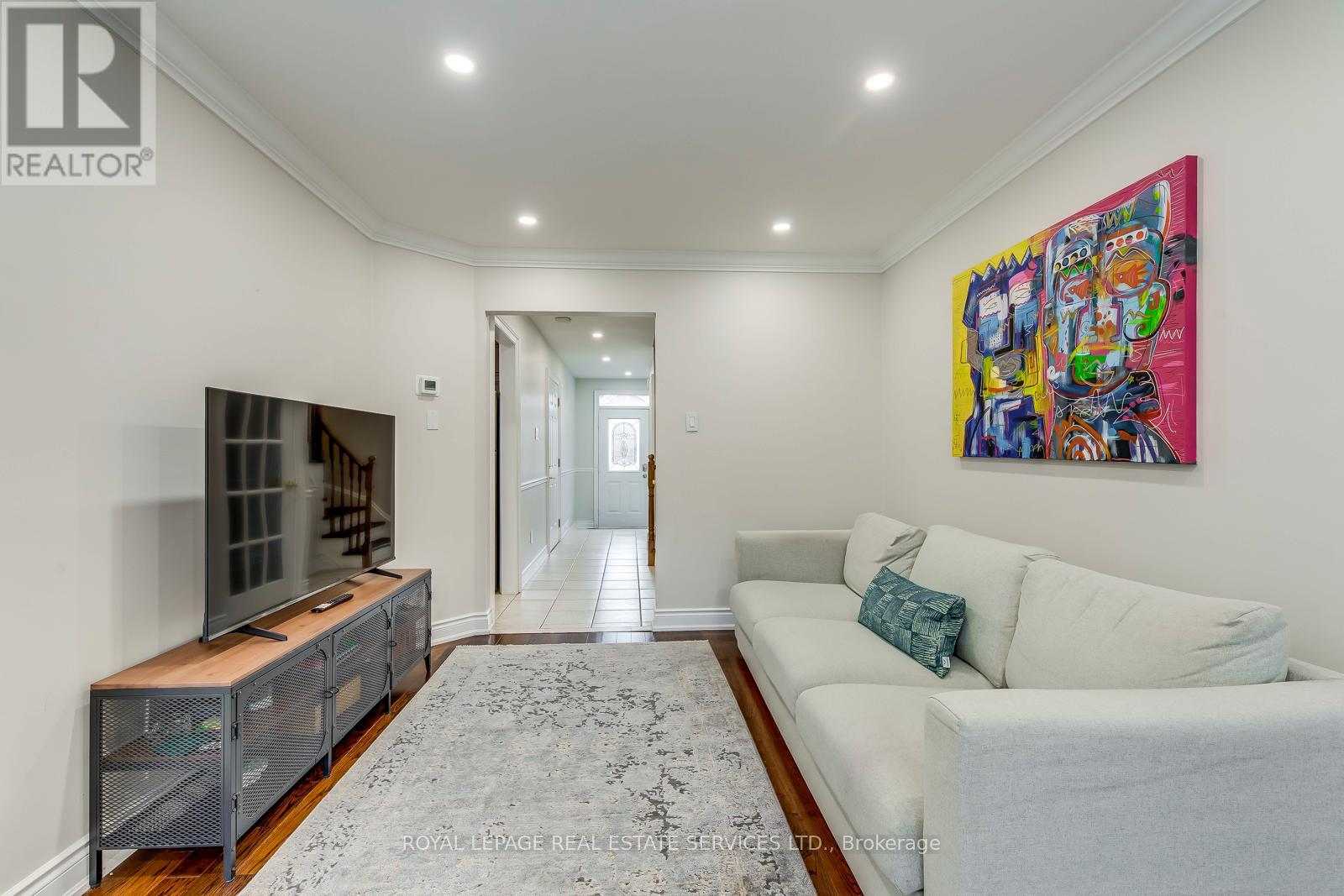 2264 Dale Ridge Drive, Oakville, Ontario  L6M 3L5 - Photo 4 - W12548154