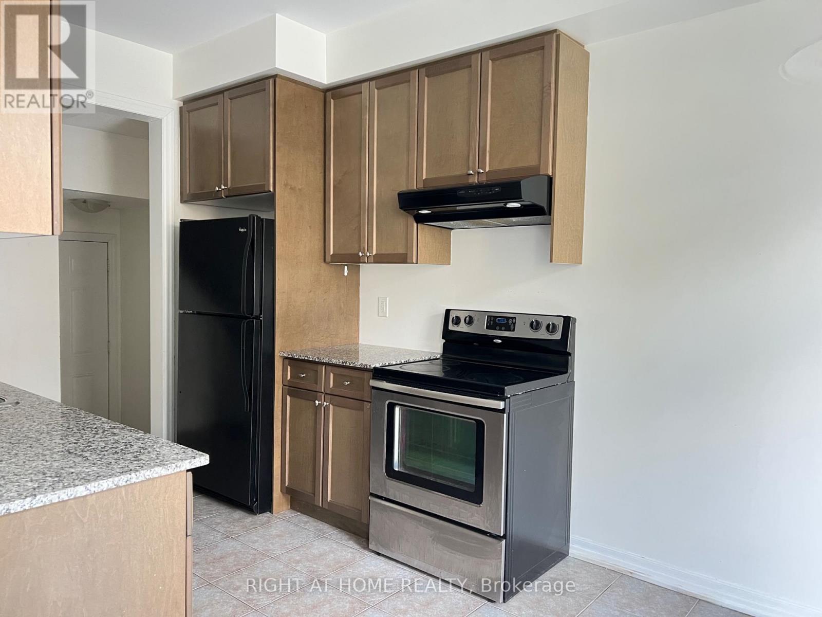 15 Aird Court, Milton, Ontario  L9T 3Y1 - Photo 2 - W12548164