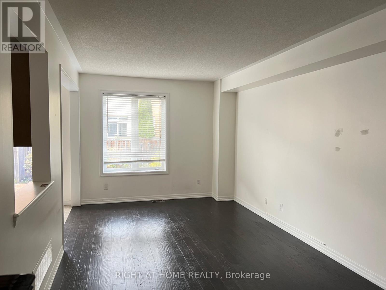 15 Aird Court, Milton, Ontario  L9T 3Y1 - Photo 5 - W12548164