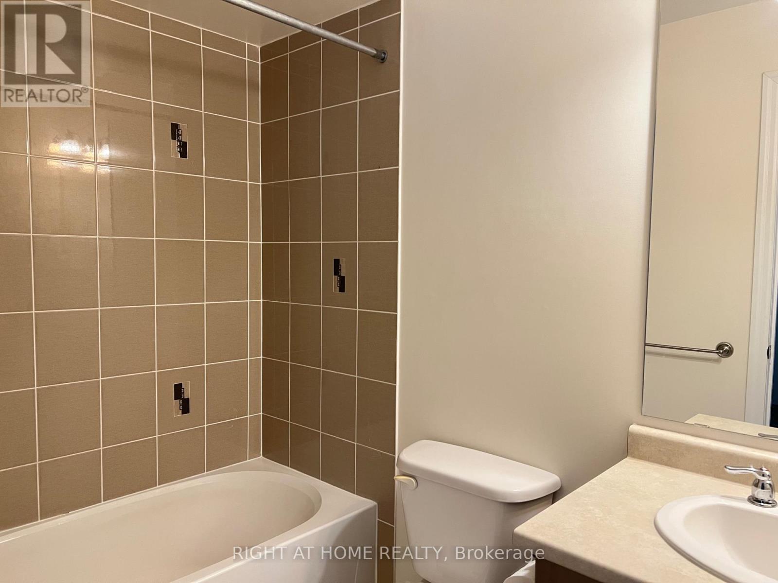 15 Aird Court, Milton, Ontario  L9T 3Y1 - Photo 8 - W12548164