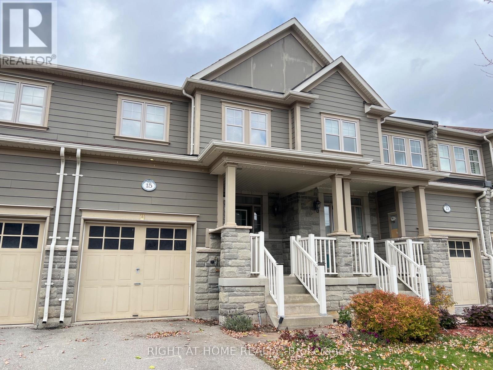 15 Aird Court, Milton, Ontario  L9T 3Y1 - Photo 9 - W12548164