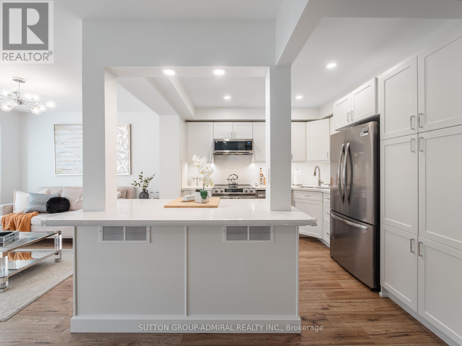 49 - 385 The East Mall, Toronto, Ontario  M9B 6J4 - Photo 5 - W12548172