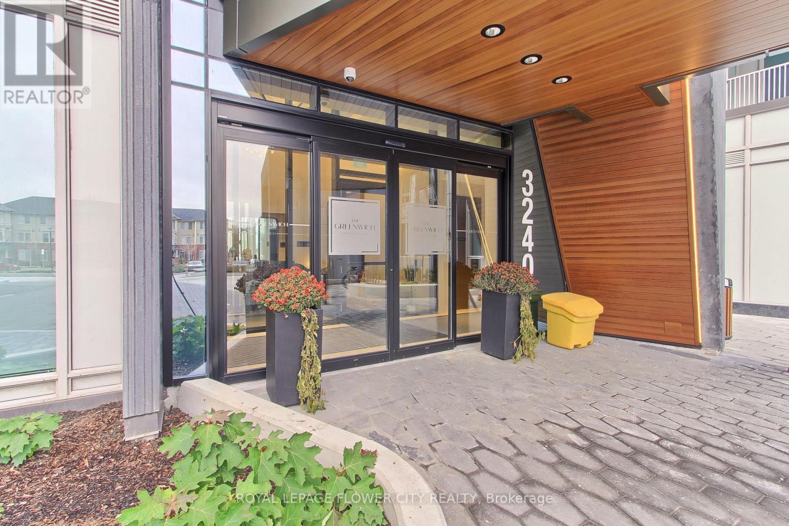 509 - 3240 William Coltson Avenue, Oakville, Ontario  L6H 8C8 - Photo 3 - W12548188