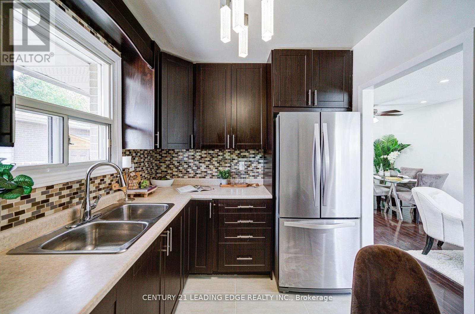 Upper - 55 Crawford Drive, Brampton, Ontario  L6V 2C6 - Photo 10 - W12548226