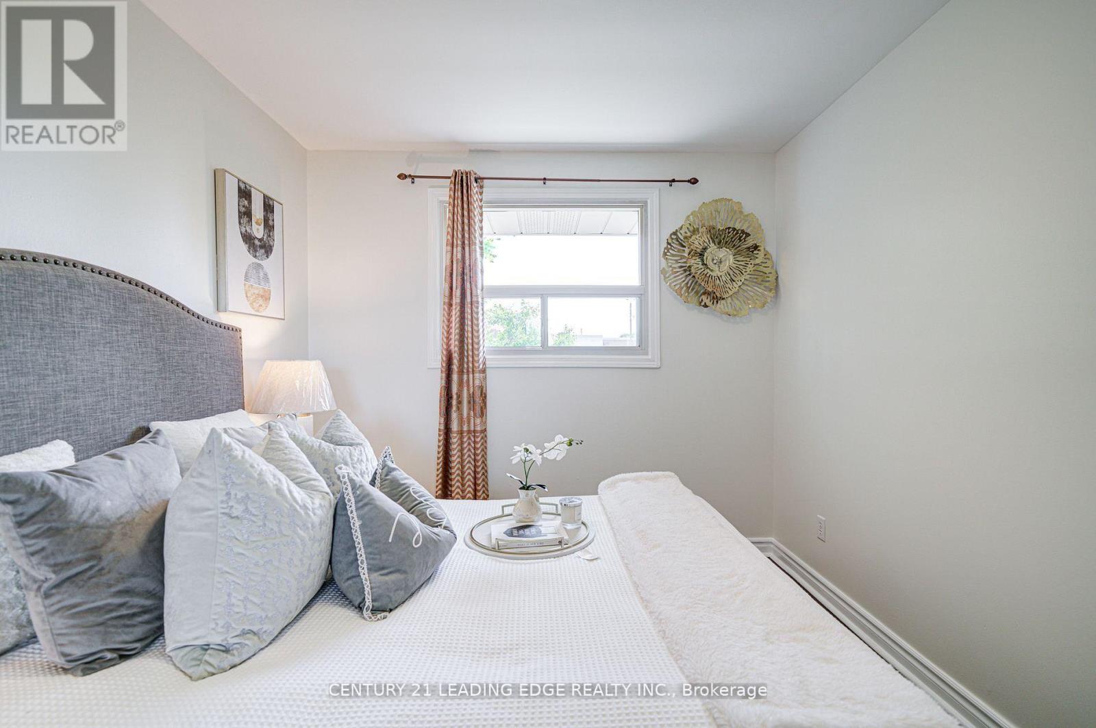 Upper - 55 Crawford Drive, Brampton, Ontario  L6V 2C6 - Photo 16 - W12548226