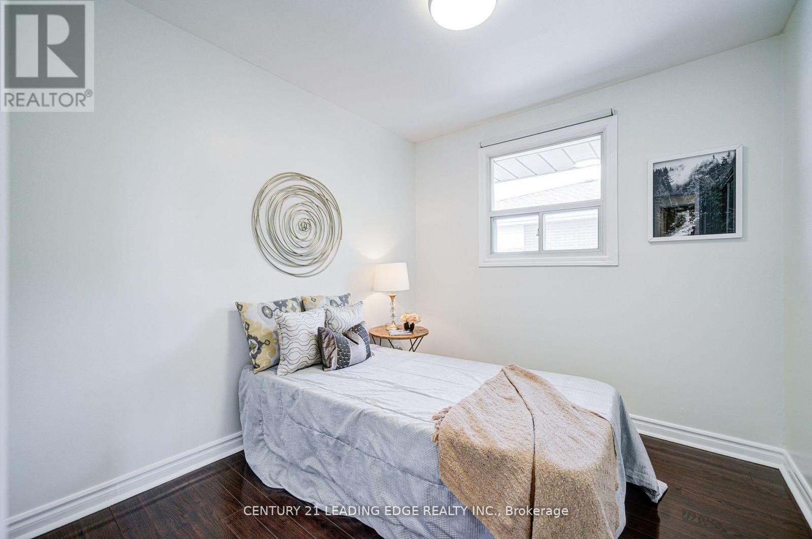 Upper - 55 Crawford Drive, Brampton, Ontario  L6V 2C6 - Photo 17 - W12548226