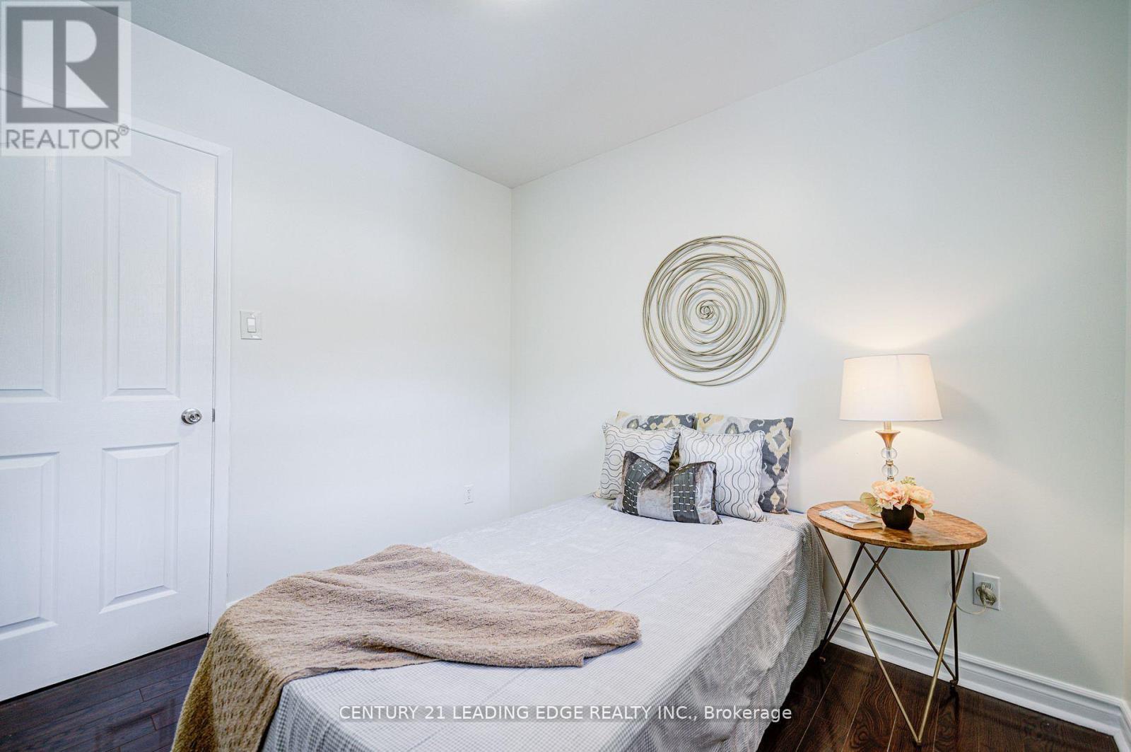 Upper - 55 Crawford Drive, Brampton, Ontario  L6V 2C6 - Photo 19 - W12548226